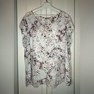 Reitmans Essentials White Cap-Sleeve Floral Dot Tunic in Cranberry and Green